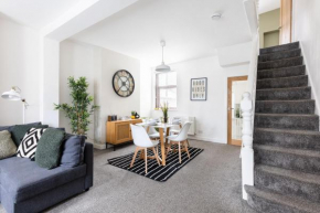 Levi Suite by Koya Homes - 3-Bedroom Home, Downtown Cardiff, Free Parking